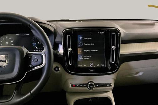 White 2021 Volvo XC40 T5 Momentum