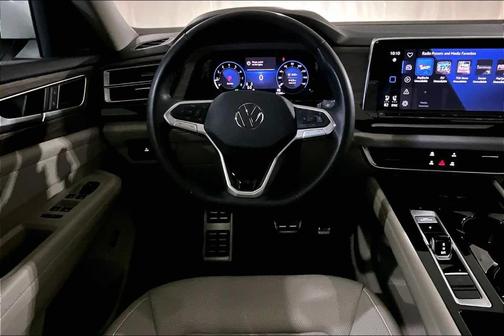 Opal White Pearl Effect 2024 Volkswagen Atlas 2.0T SEL Premium R-Line