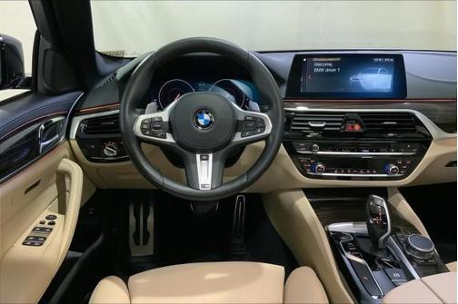 Photo 5 of 32 of 2019 BMW 540 i xDrive