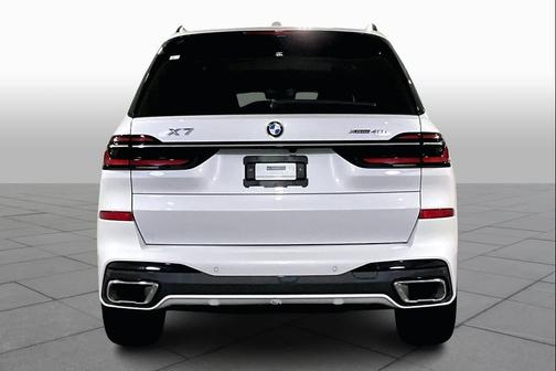 2025 BMW X7 xDrive40i
