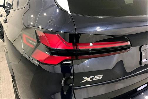 Carbon Black Metallic 2026 BMW X5 xDrive40i