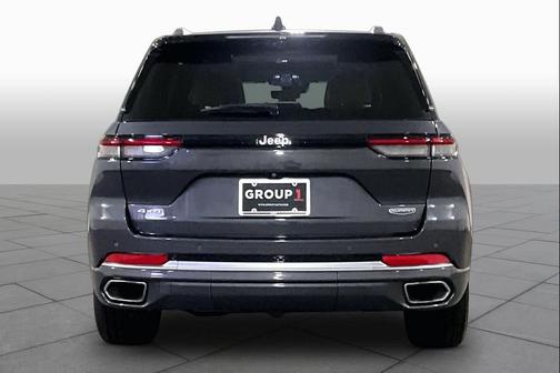 Baltic Gray Metallic Clearcoat 2023 Jeep Grand Cherokee Summit