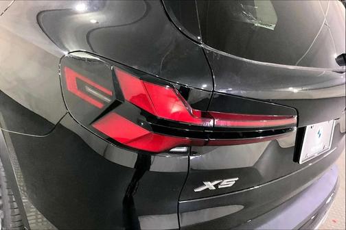 Black Sapphire Metallic 2026 BMW X5 xDrive40i