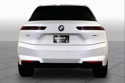 Mineral White Metallic 2026 BMW iX xDrive60