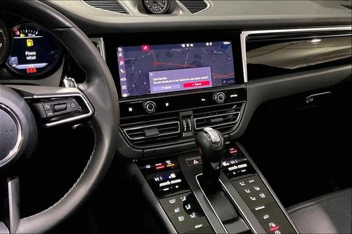 2022 Porsche Macan Base