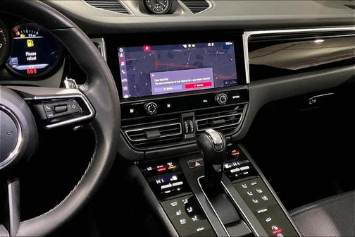 2022 Porsche Macan Base