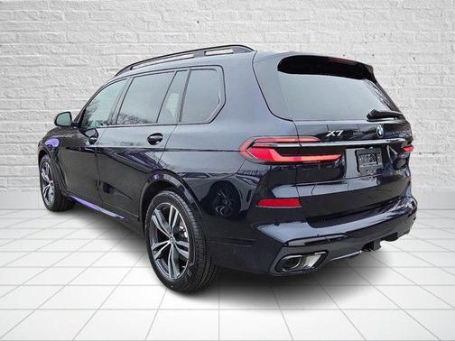 Carbon Black Metallic 2026 BMW X7 xDrive40i