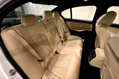 2022 BMW 330 i xDrive