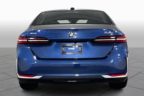 2025 BMW 530 i xDrive