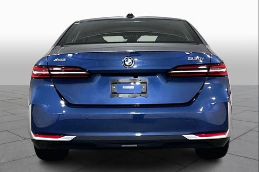 2025 BMW 530 i xDrive