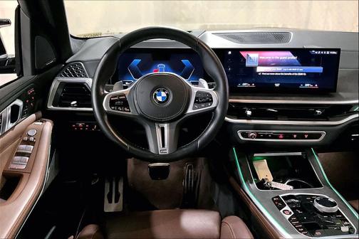 2023 BMW X7 M60i
