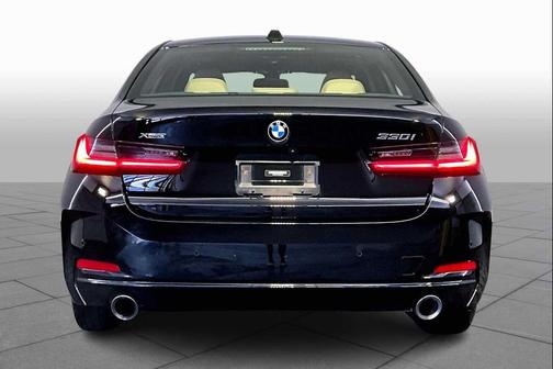 2023 BMW 330 i xDrive