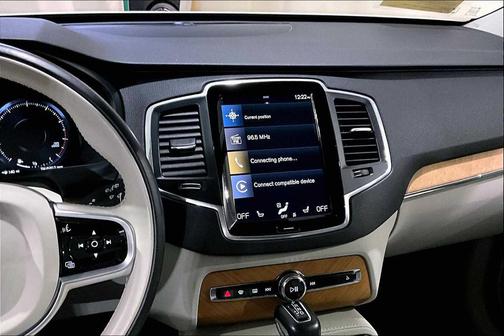 2021 Volvo XC90 T6 Momentum 7 Passenger