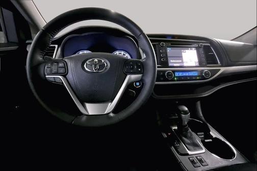 Silver Sky Metallic 2015 Toyota Highlander XLE