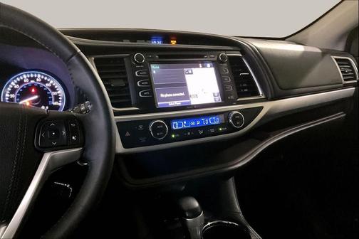 Silver Sky Metallic 2015 Toyota Highlander XLE