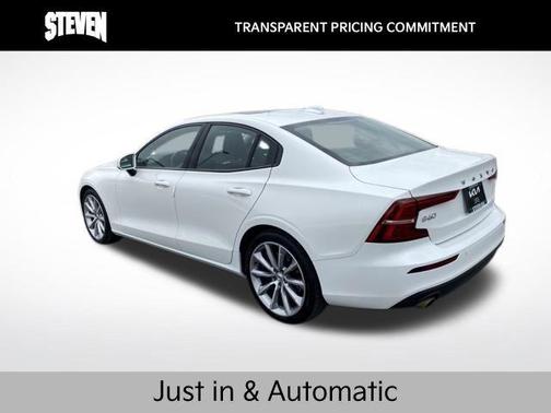 2021 Volvo S60 T6 Momentum