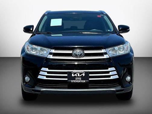 Midnight Black Metallic 2019 Toyota Highlander XLE