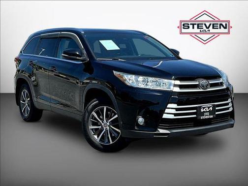 Midnight Black Metallic 2019 Toyota Highlander XLE
