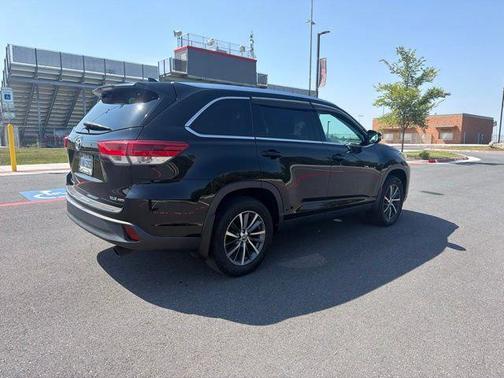 Black 2019 Toyota Highlander XLE