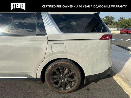 Ceramic Silver 2024 Kia Carnival SX