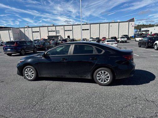 Aurora Black 2024 Kia Forte LX