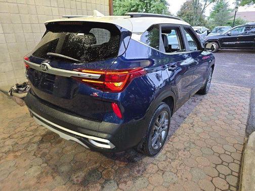 Dark Ocean Blue/White Roof 2021 Kia Seltos S