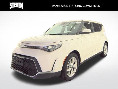 Snow White Pearl 2025 Kia Soul LX