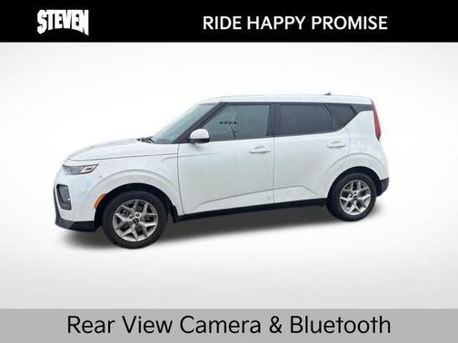 Snow White Pearl 2022 Kia Soul LX