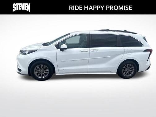2021 Toyota Sienna LE