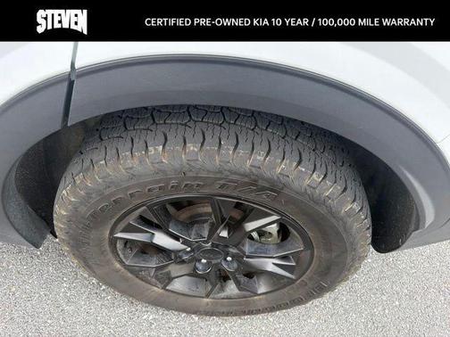 Glacial White Pearl 2025 Kia Sportage S