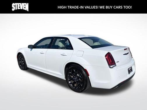 2022 Chrysler 300 Touring