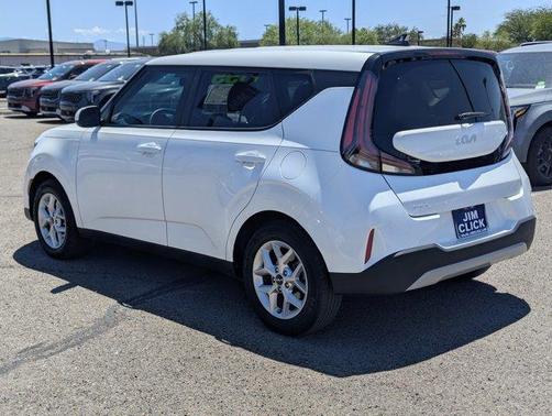 Snow White Pearl 2023 Kia Soul LX