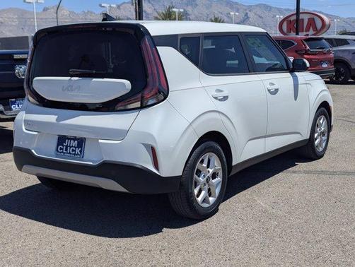Snow White Pearl 2023 Kia Soul LX