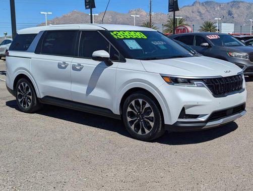 Snow White Pearl 2024 Kia Carnival EX