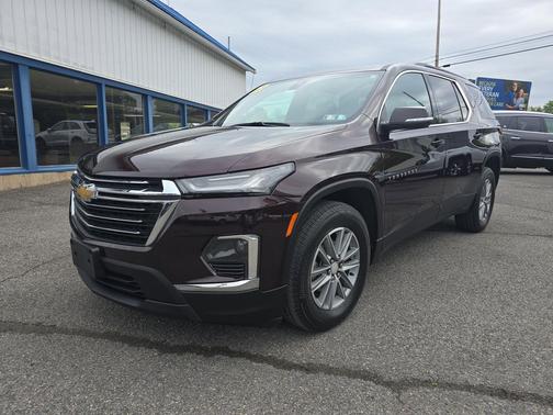 Black Cherry Metallic 2023 Chevrolet Traverse LT Cloth