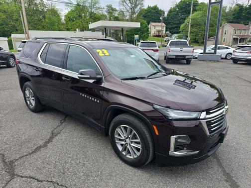 Black Cherry Metallic 2023 Chevrolet Traverse LT Cloth