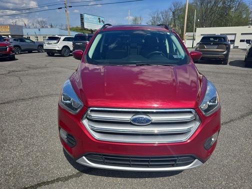 Maroon 2017 Ford Escape SE