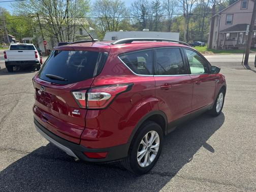 Maroon 2017 Ford Escape SE