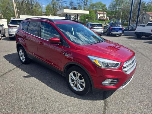 Maroon 2017 Ford Escape SE