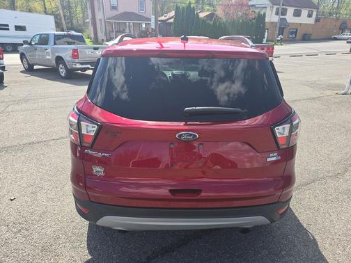 Maroon 2017 Ford Escape SE