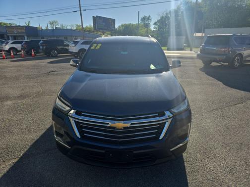 Northsky Blue Metallic 2023 Chevrolet Traverse LT Cloth