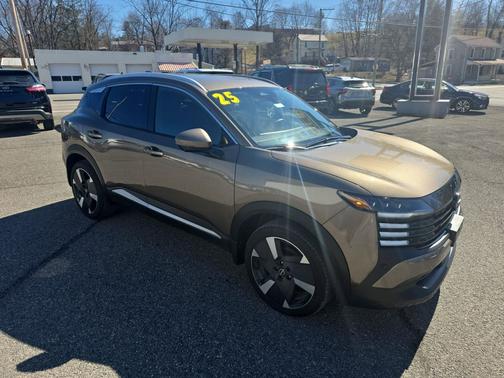 2025 Nissan Kicks SR