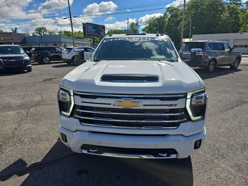 Summit White 2026 Chevrolet Silverado 2500 LT