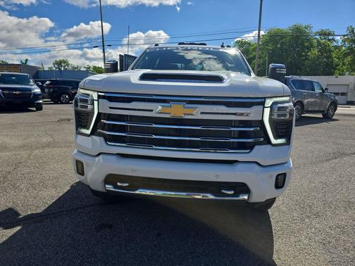 Summit White 2026 Chevrolet Silverado 2500 LT