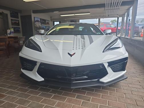Arctic White 2026 Chevrolet Corvette Stingray w/3LT
