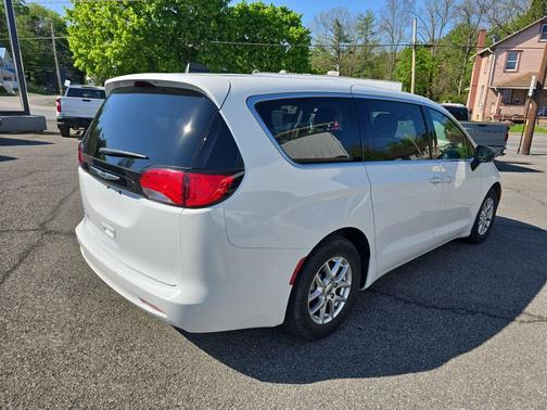 Bright White Clearcoat 2024 Chrysler Voyager LX