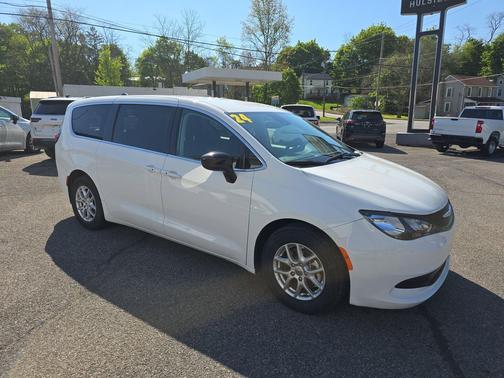 Bright White Clearcoat 2024 Chrysler Voyager LX