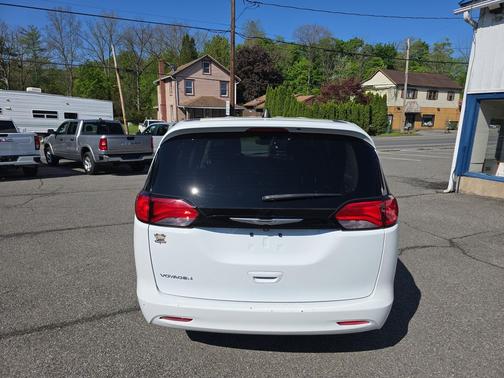 Bright White Clearcoat 2024 Chrysler Voyager LX