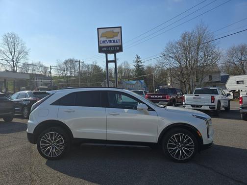 Crystal White Tricoat 2024 Cadillac XT4 Sport