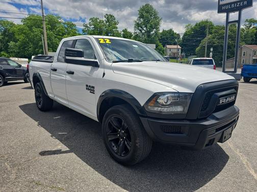 Bright White Clearcoat 2022 RAM 1500 Classic Warlock Quad Cab 4x4 6'4' Box